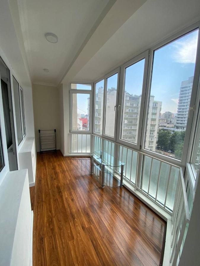Appartement Avec 2 Chambres En Centre Ville 키시나우 외부 사진