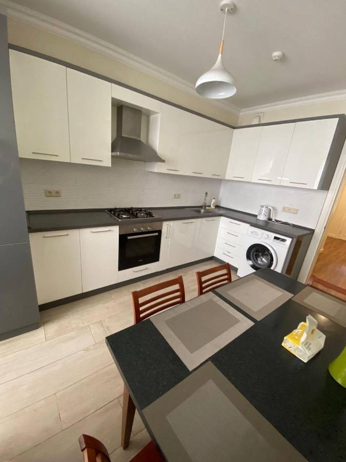 Appartement Avec 2 Chambres En Centre Ville 키시나우 외부 사진