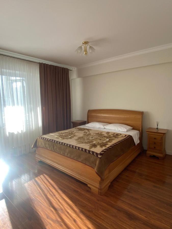 Appartement Avec 2 Chambres En Centre Ville 키시나우 외부 사진
