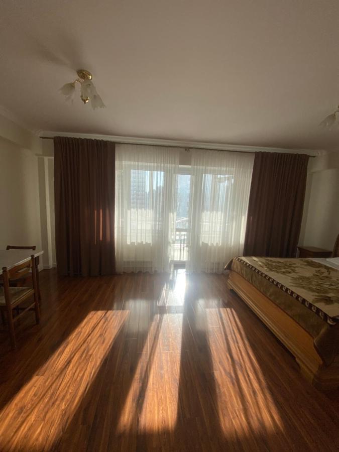 Appartement Avec 2 Chambres En Centre Ville 키시나우 외부 사진